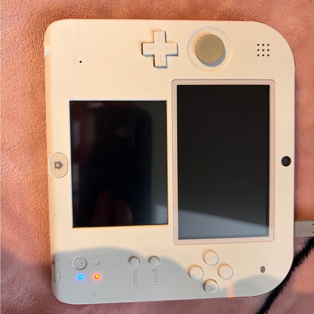 Nintendo 2DS Console in White and Cream
